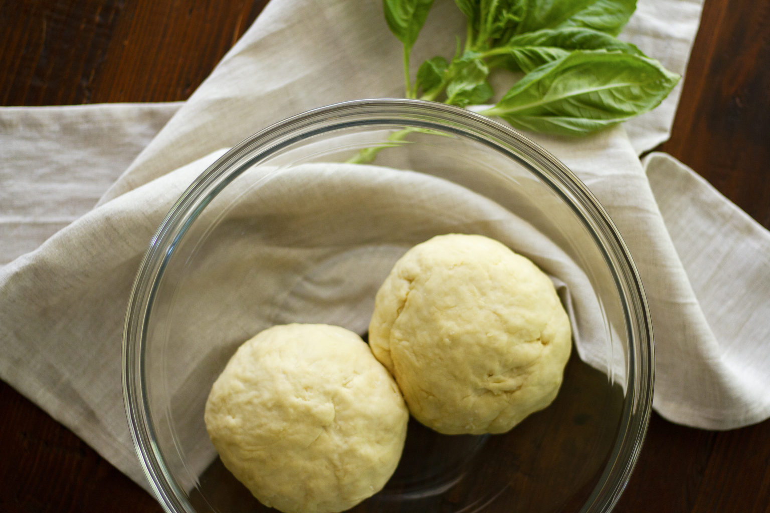 Seitan Sausage, Mushroom, Leek, Arugula, and Feta Pizza with Fig