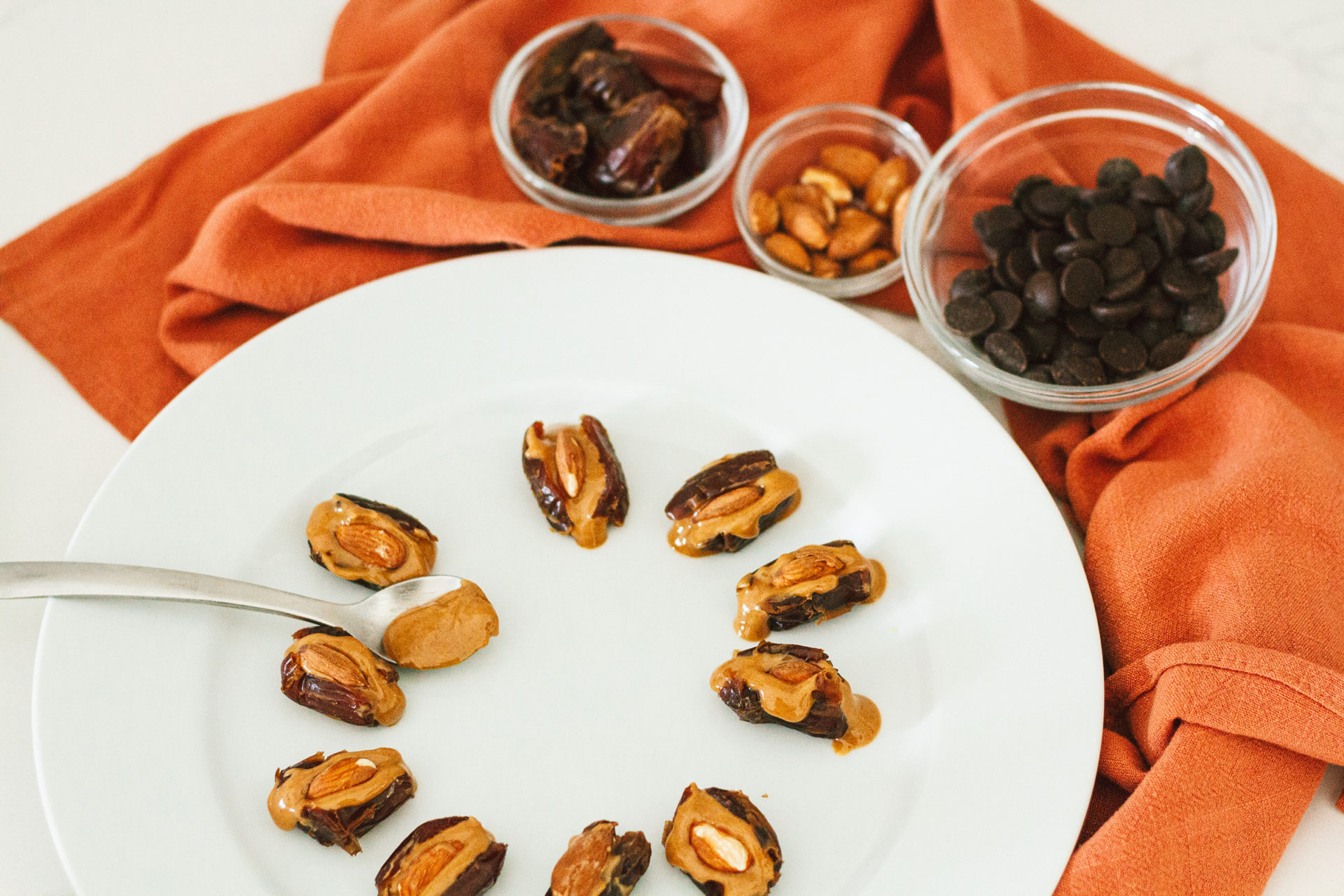 4 Ingredient Dark Chocolate Vegan Snickers Stuffed Dates – Another ...